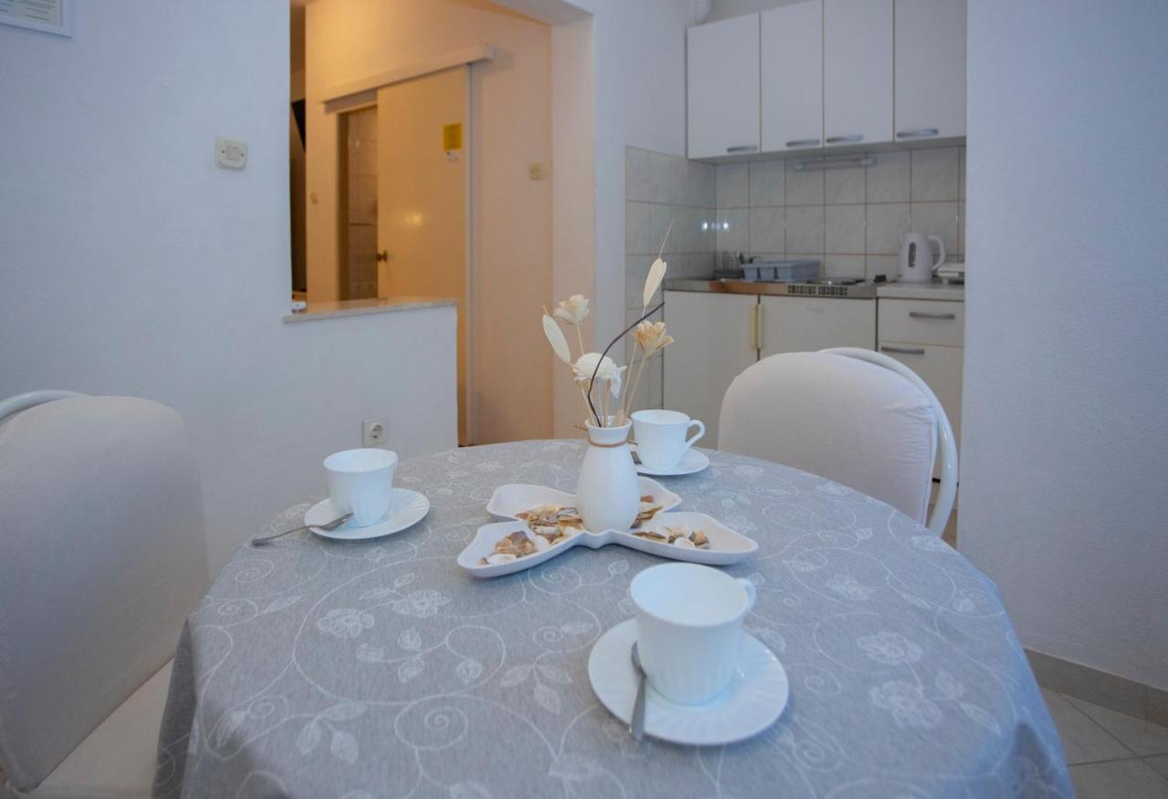 Villa Milenka - Apartmani Gorana Tučepi Zewnętrze zdjęcie