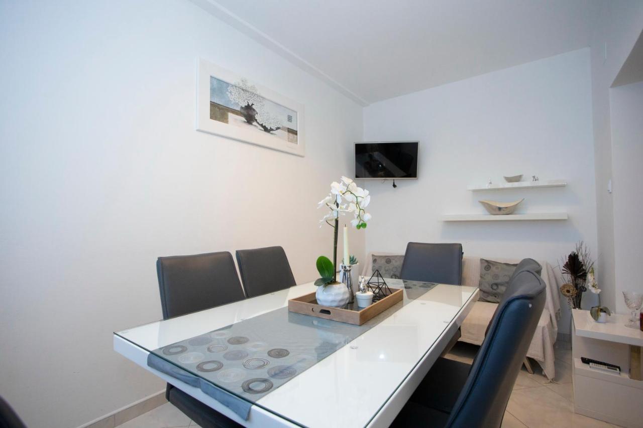 Villa Milenka - Apartmani Gorana Tučepi Zewnętrze zdjęcie